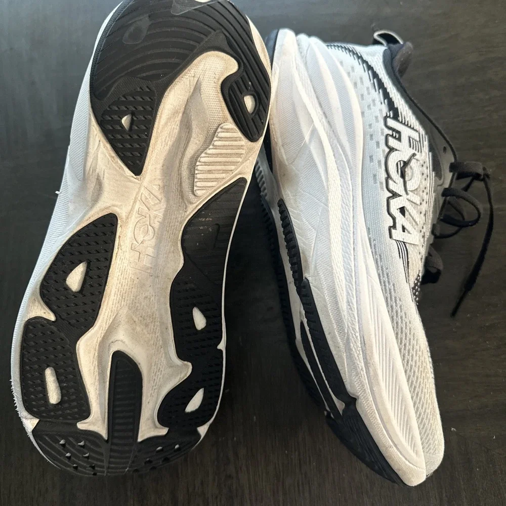 Size 9B Women's Hoka One One SKYFLOW Regular Shoes Black & White No Insole